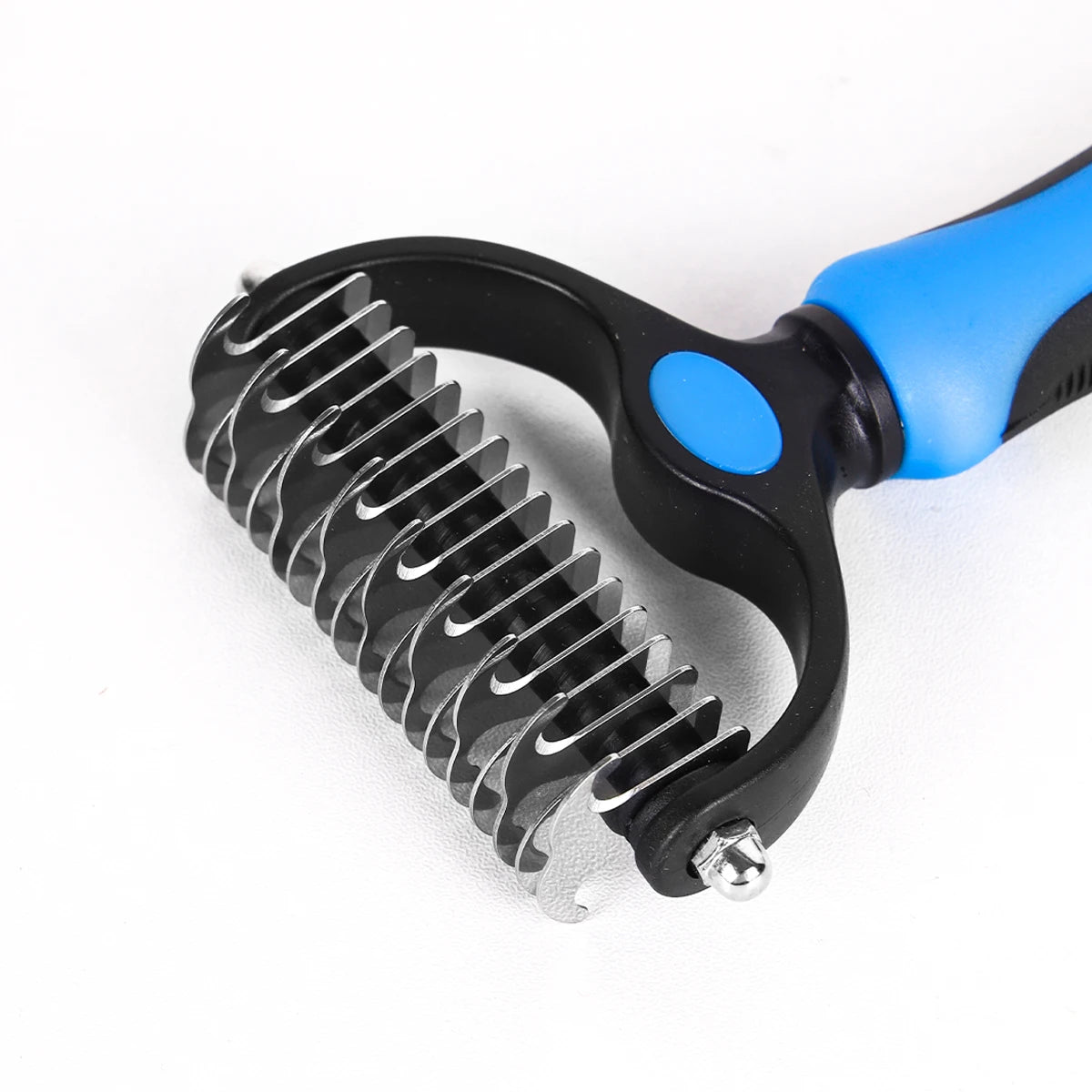 A Pet Double-sided Knot Comb Dog