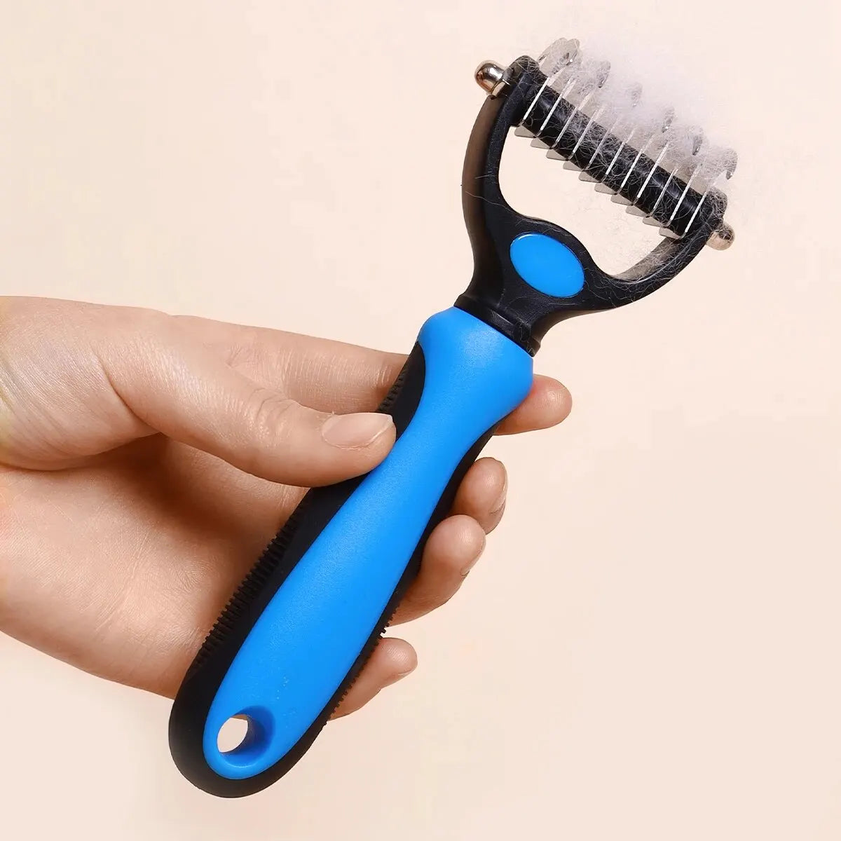 A Pet Double-sided Knot Comb Dog